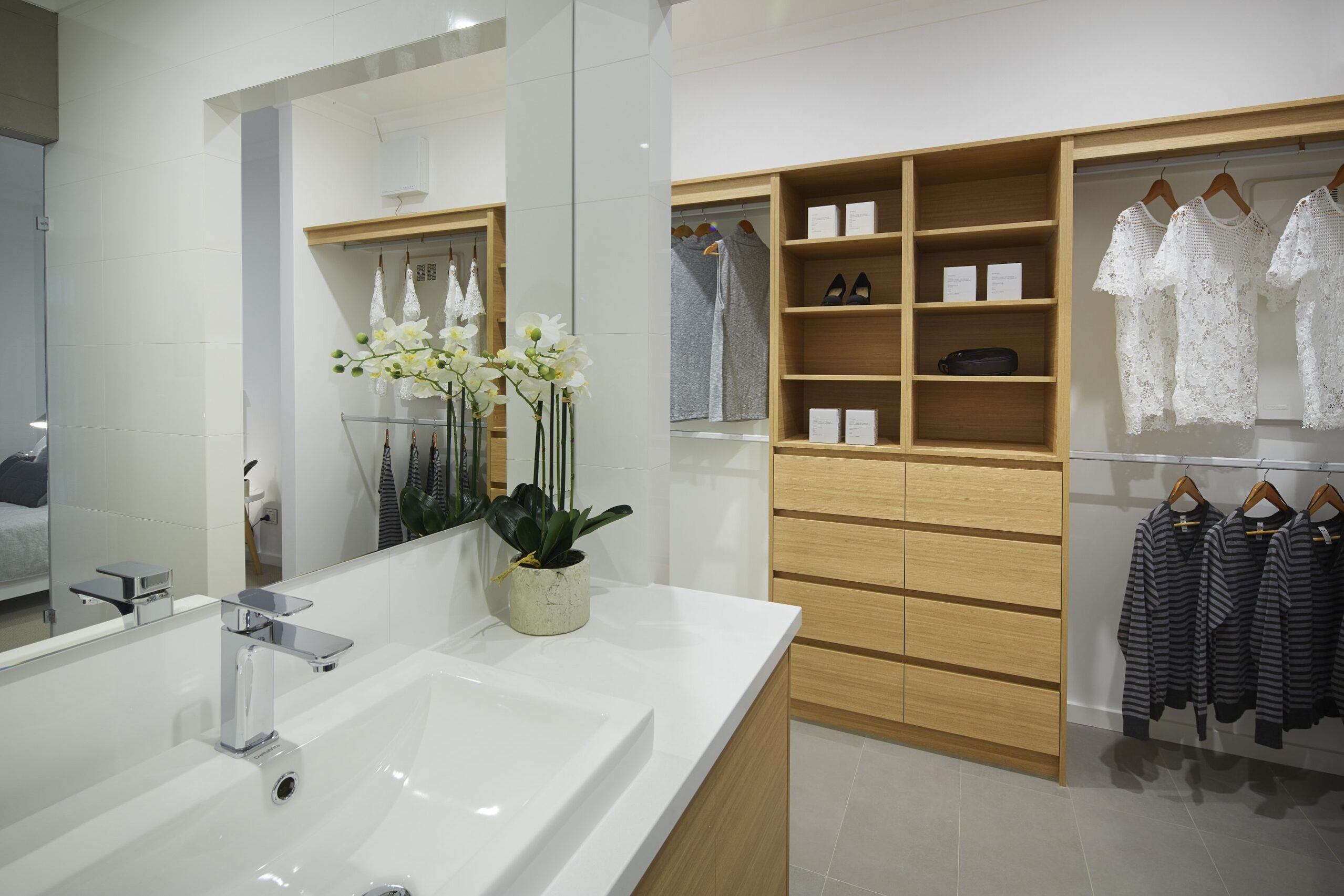 Services_Wardrobes & Home Offices_Colorado-Platinum-Ensuite-WIR